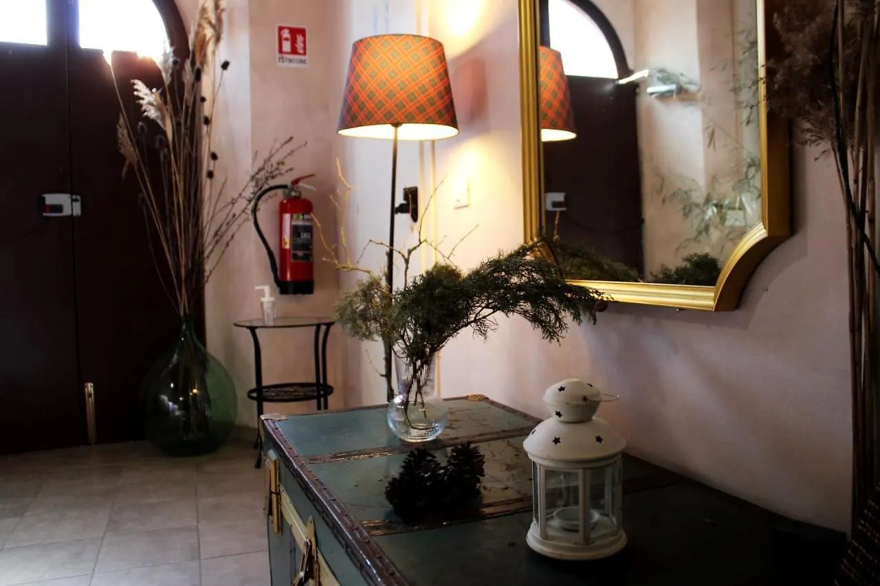 - Il Casale Toscano - 1900Mt From The Tower Of Pisa & Trains Station - Free Parking - No Breakfast - No Air Conditioning But Fan - Only Self Check-In Access From 3 Pm